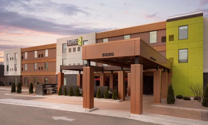 Milwaukee Hotel | Home2 Suites by Hilton Milwaukee Airport