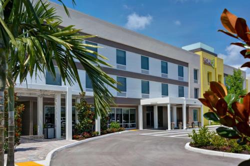 Naples Hotel | Home2 Suites By Hilton Naples I-75 Pine Ridge Road