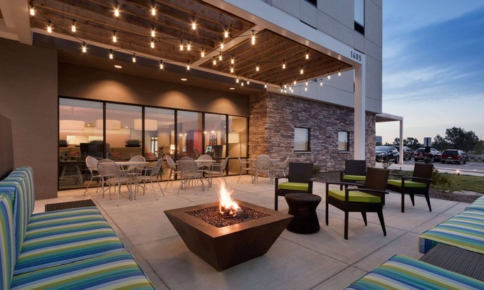 Westridge Hotel | Home2 Suites by Hilton Denver Highlands Ranch