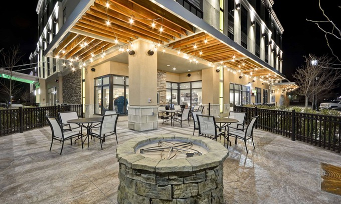 Perrysburg Hotel | Home2 Suites by Hilton Perrysburg Levis Commons Toledo