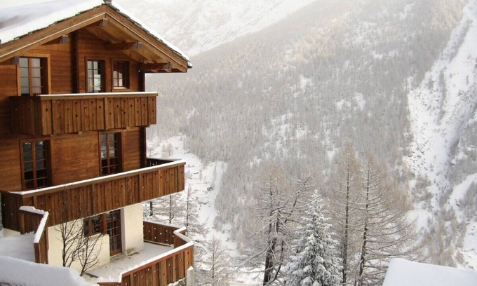 Saas-Fee Ski Chalet | Homely and Sunny 3 Bedrooms Chalet to Enjoy Vacation or Work in High Mountains