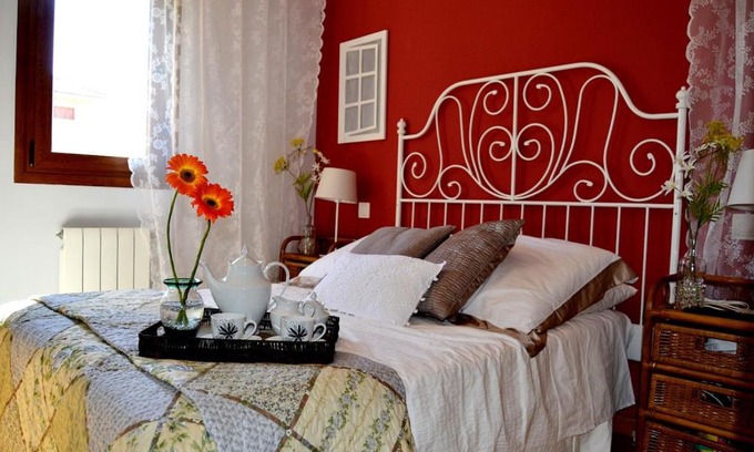 Torrecaballeros Apartment | Homely flat with Garden near Segovia