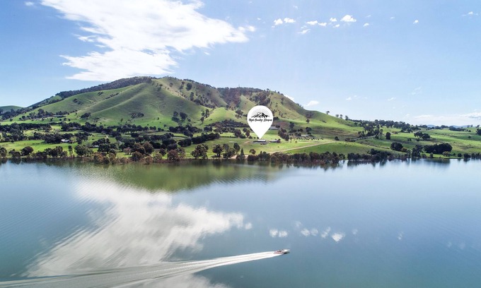 Mansfield House | Homely - Luxury Lakefront accommodation