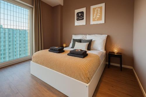 Schwanheim Apartment | Homely! Skyview 2-Room Apartment, Airport, Fair, Rooftop, Gym!