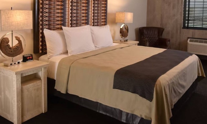Broken Arrow Hotel | Homely Urban Lodge w/Indoor/Outdoor Pool Bliss! Rustic Spacious Rooms