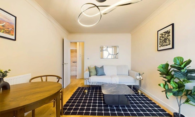 Covent Garden Apartment | Homely & Warm Apartment in Covent Garden