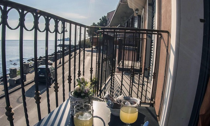 Capo Mulini House | Homerez - 10 m away from the beach! House for 4 ppl. with balcony at Capo Mulini