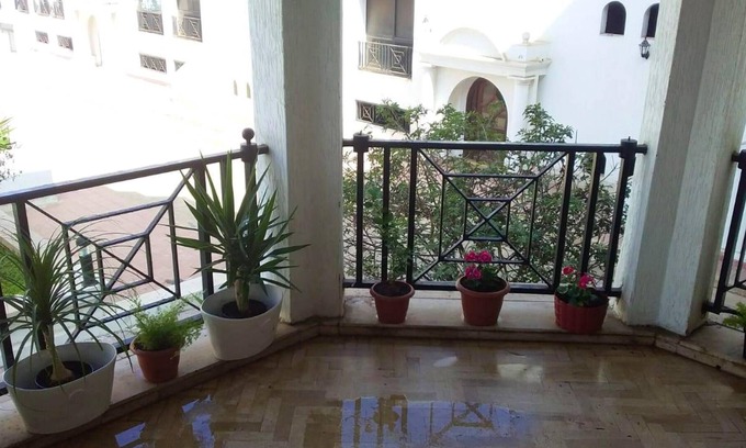 Ain Diab Apartment | Homerez - 100 m away from the beach! Appartement for 4 ppl. with shared pool