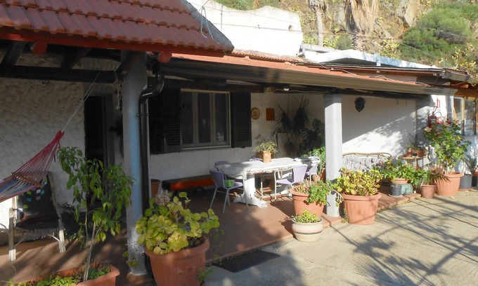 Taureana House | Homerez - 100 m from the beach! Beautiful house for 3 pers. with sea view in Palmi