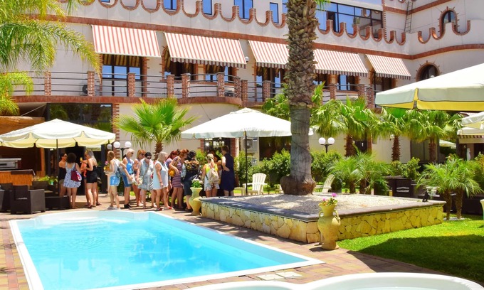 San Giorgio-Librino-San Giuseppe la Rena-Zia Lisa-Villaggio Sant'Agata Apartment | Homerez - 50 m away from the beach! Appartement for 3 ppl. with shared pool