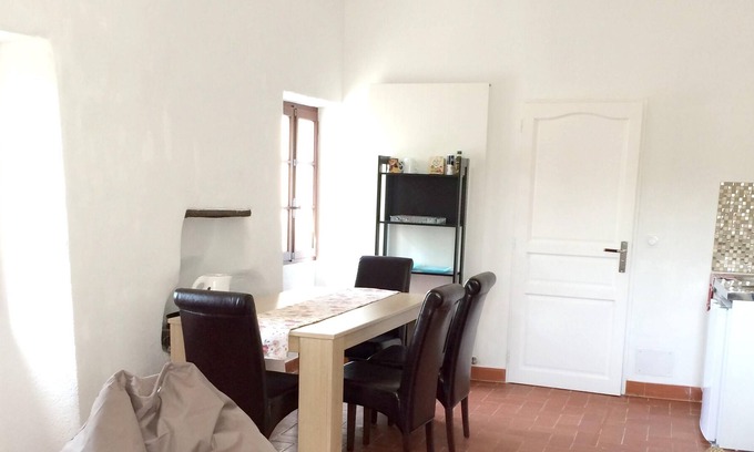 Montauriol Apartment | Homerez - Amazing appartement for 3 ppl. with shared pool at Montauriol
