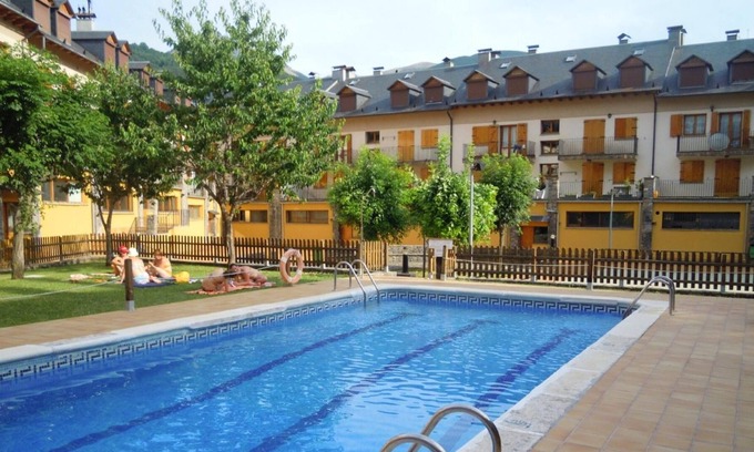 Benasque Apartment | Homerez - Amazing appartement for 4 ppl. with shared pool at Benasque