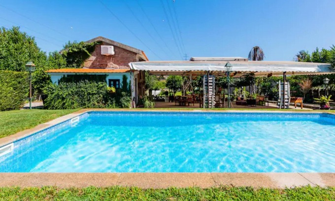 Penafiel Villa | Homerez - Amazing villa for 10 ppl. with swimming-pool and garden at Penafiel