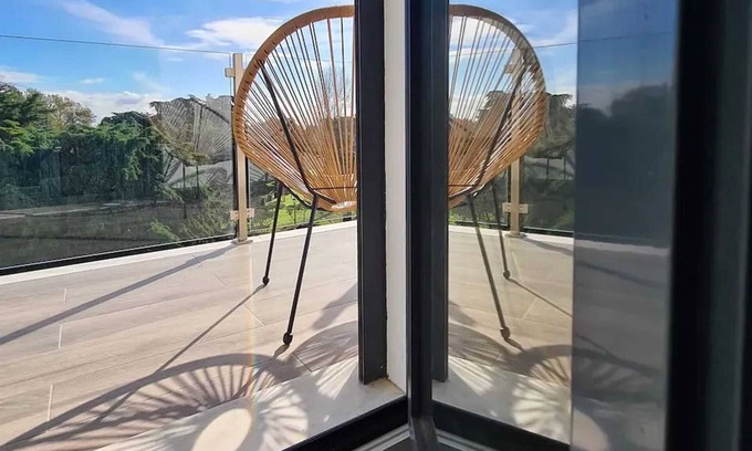 Parede Apartment | Homerez - Apartment São Domingos de Rana