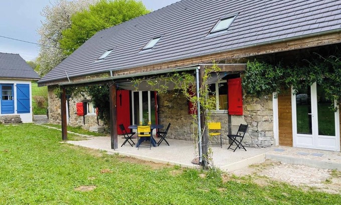Orgnac-sur-Vezere Apartment | Homerez - Apartment Orgnac-sur-Vézère