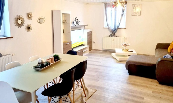 Gross-Rohrheim Apartment | Homerez - Apartement for 8 ppl. with terrace at Groß-Rohrheim, Groß-Rohrheim