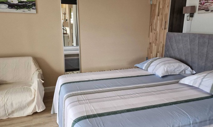 Saint-Paul Apartment | Homerez - Apartment in Saint-Paul, Sea View