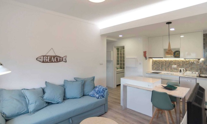 Praia de Santa Cruz Apartment | Homerez - Apartment in Silveira