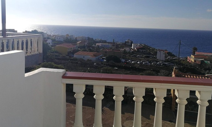 La Caleta Apartment | Homerez - Appartement for 4 ppl. with sea view, terrace and balcony at La Caleta