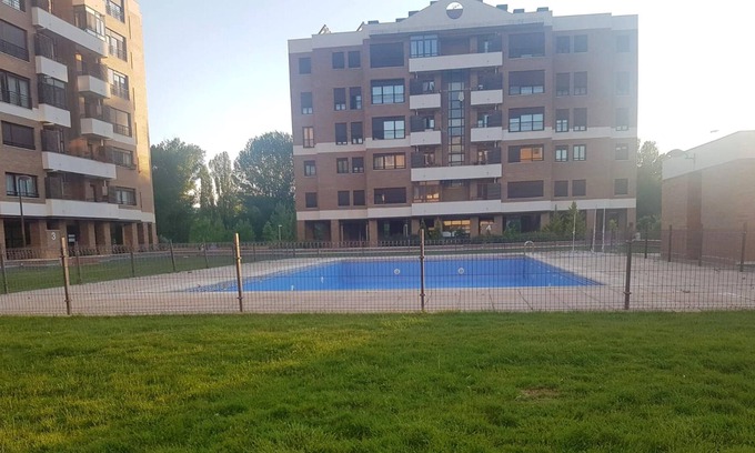 Cuenca Apartment | Homerez - Appartement for 8 ppl. with shared pool, jacuzzi and terrace at Cuenca