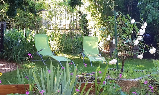 Villeneuve d'Aveyron Apartment | Homerez - Appartement for 6 ppl. with garden, terrace and balcony at Villeneuve
