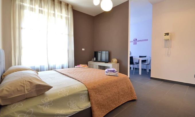 Vercelli Apartment | Homerez - Beautiful appartement for 2 ppl. with balcony at Vercelli