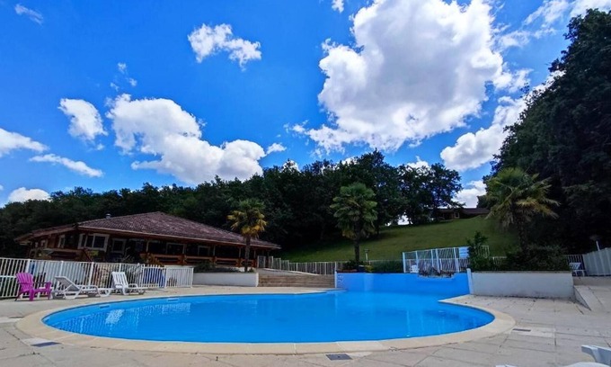 Mauroux Ski Chalet | Homerez - Beautiful chalet for 6 ppl. with shared pool and terrace at Mauroux