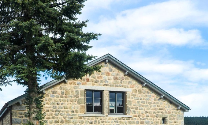 Chanaleilles House | Homerez - Big house for 14 ppl. with balcony at Chanaleilles