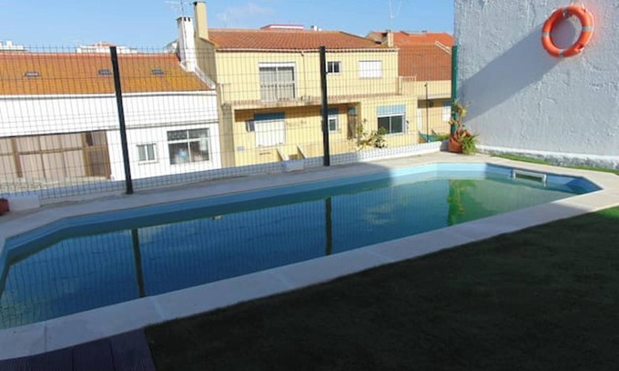 Corroios Apartment | Homerez - Bright apartment in Almada with shared pool