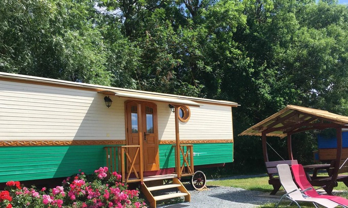 Saint-Pardoux House | Homerez - Bungalow for 4 ppl. with shared pool and terrace at Saint-Pardoux