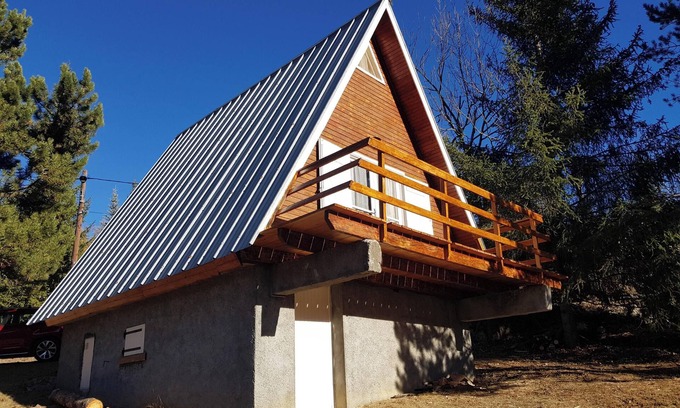 Allos Ski Chalet | Homerez - Chalet in Allos with garden