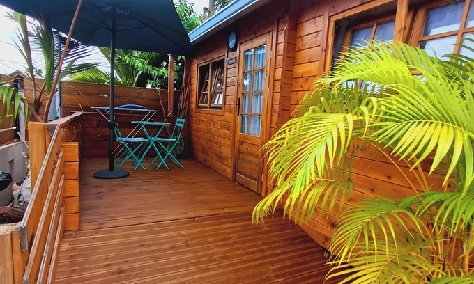 Etang Sale Les Bains Ski Chalet | Homerez - Chalet in L'Étang-Salé