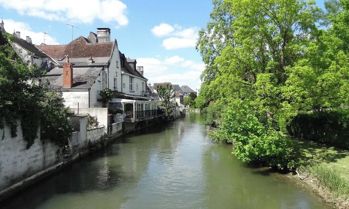 Loches House | Homerez - Comfortable House in Loches + Spacious Garden