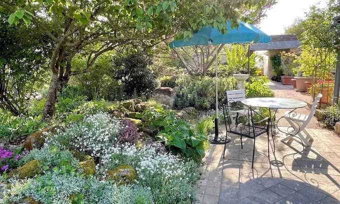 Brehemont House | Homerez - Cozy house in Bréhémont with peaceful garden