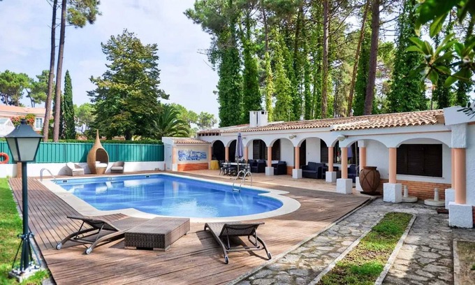 Verdizela Villa | Homerez - Elegant Villa in Corroios with Private Pool