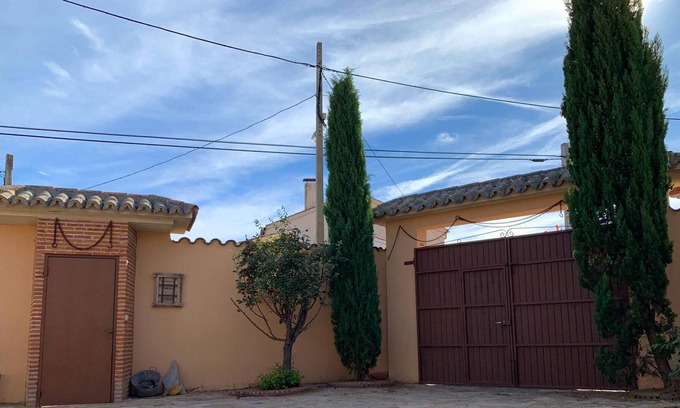 Aldehuela de la Boveda House | Homerez - Spacious house with garden and terrace