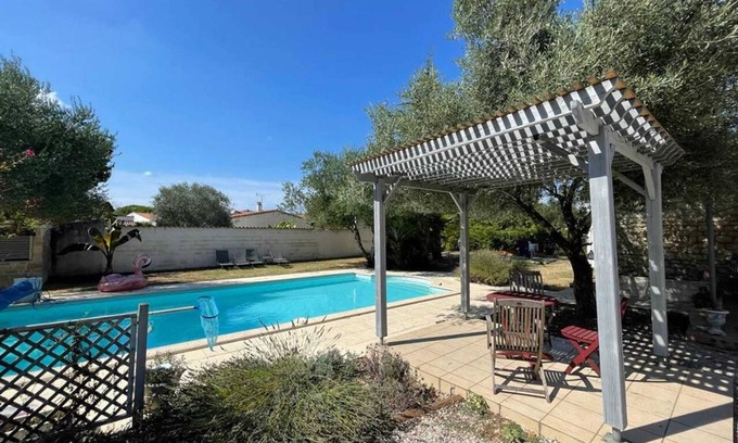 Saint-Sulpice-de-Royan Villa | Homerez - Villa in Saint-Sulpice-de-Royan