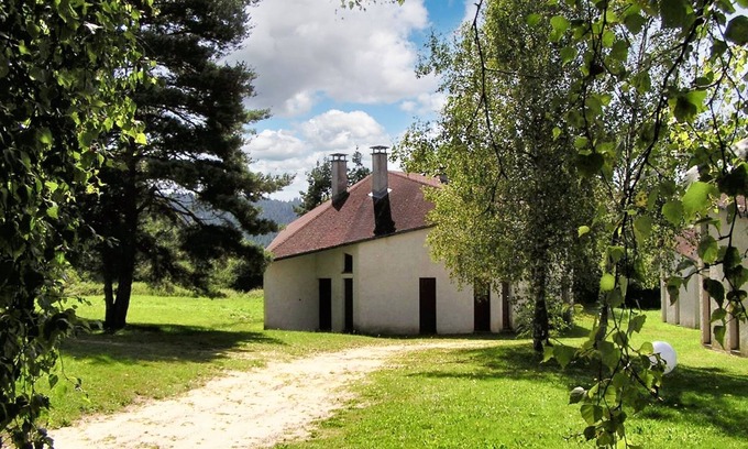 La Chapelle-Geneste House | Homerez - House La Chapelle-Geneste
