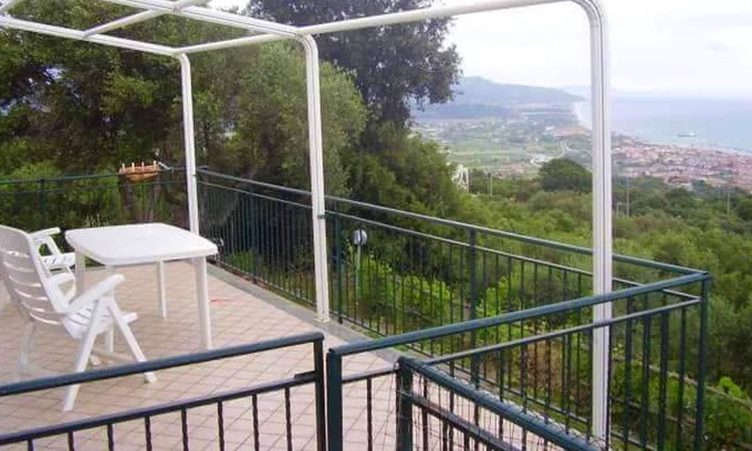Casal Velino House | Homerez - House 6 km away from the beach for 4 ppl. with garden at Casal Velino