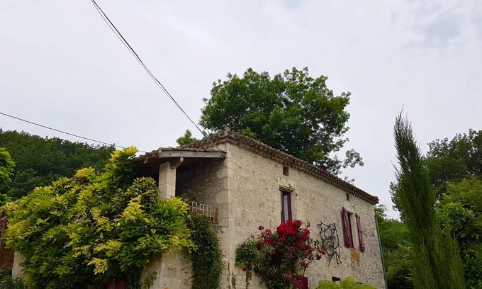 Sauveterre House | Homerez - House for 4 ppl. with swimming-pool, garden and terrace at Sauveterre