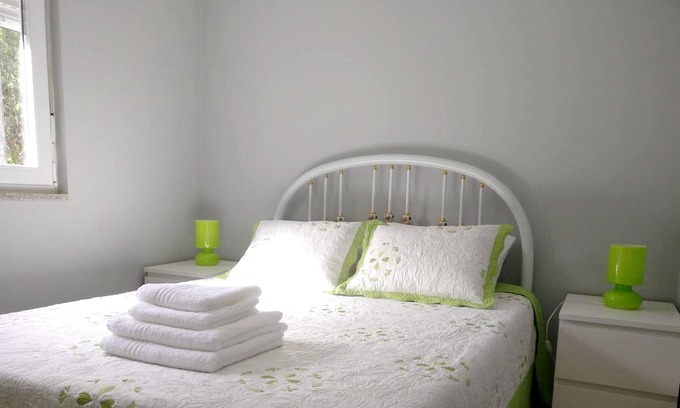 Vila Verde House | Homerez - House for 4 with garden, terrace and balcony in Rendufe