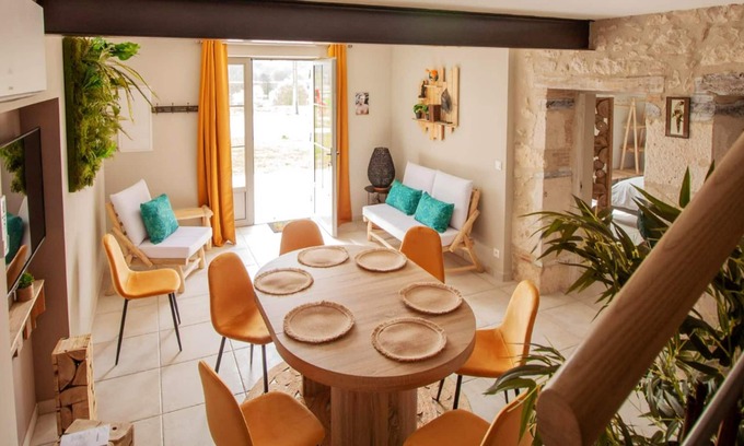 Eymet House | Homerez - House for 8 ppl. with shared pool, jacuzzi and terrace at Eymet
