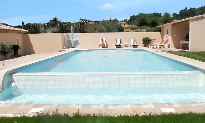 Aubignan House | Homerez - House in Aubignan, shared pool