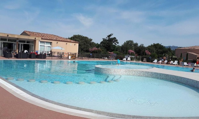 Aubignan House | Homerez - House in Aubignan, shared pool