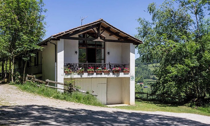 Valcarlos House | Homerez - Large house in Gaindola