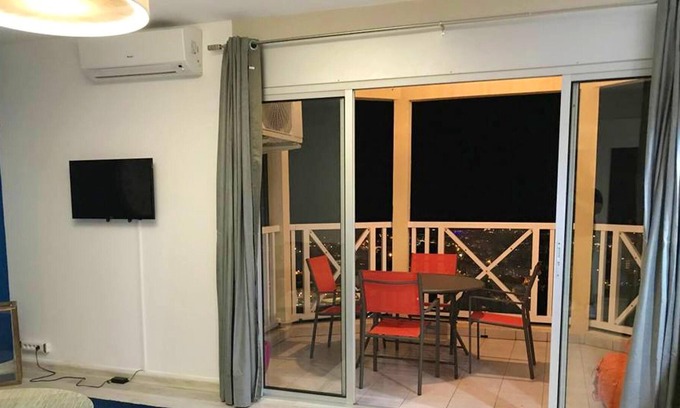 Saint-Denis Apartment | Homerez - Nice appartement for 4 ppl. with sea view and terrace at Saint-Denis