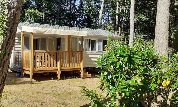 Saint-Cheron House | Homerez - Nice bungalow for 5 ppl. with shared pool and terrace at Saint-Chéron