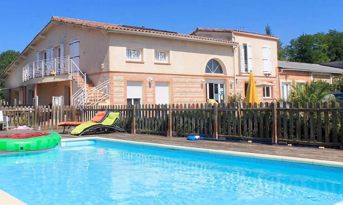 Latrape House | Homerez - Nice house for 5 ppl. with shared pool and terrace at Latrape