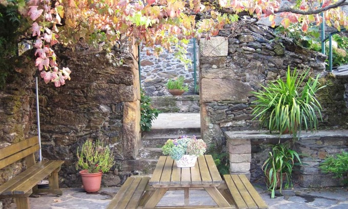 Canadelo House | Homerez - Nice house for 3 ppl. with terrace at Amarante