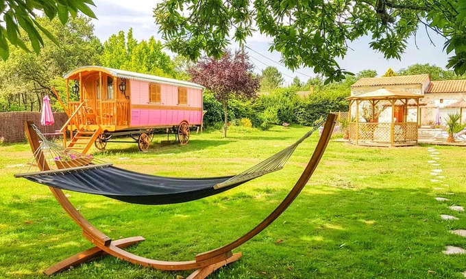 Bussac-Foret House | Homerez - Nice property for 2 ppl. with shared pool and garden at Bussac-Forêt
